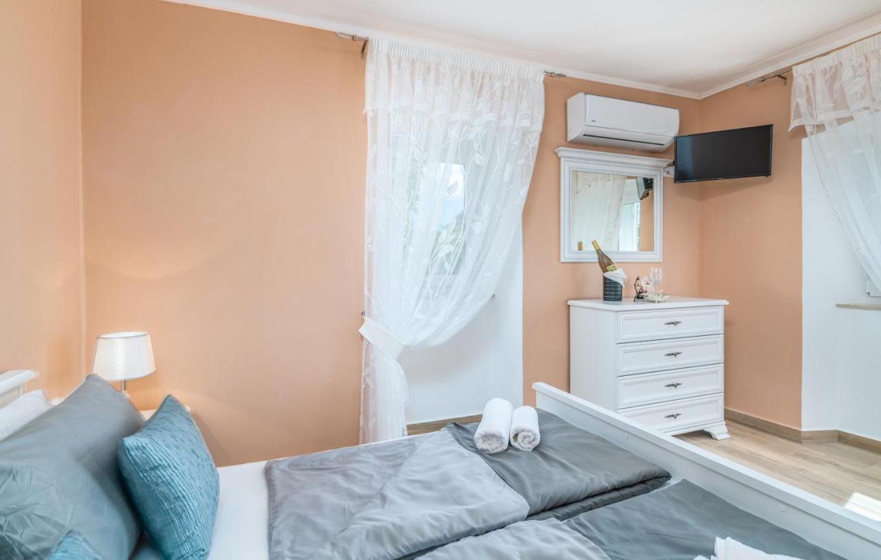 Holiday House Serenity Малинска Екстериор снимка