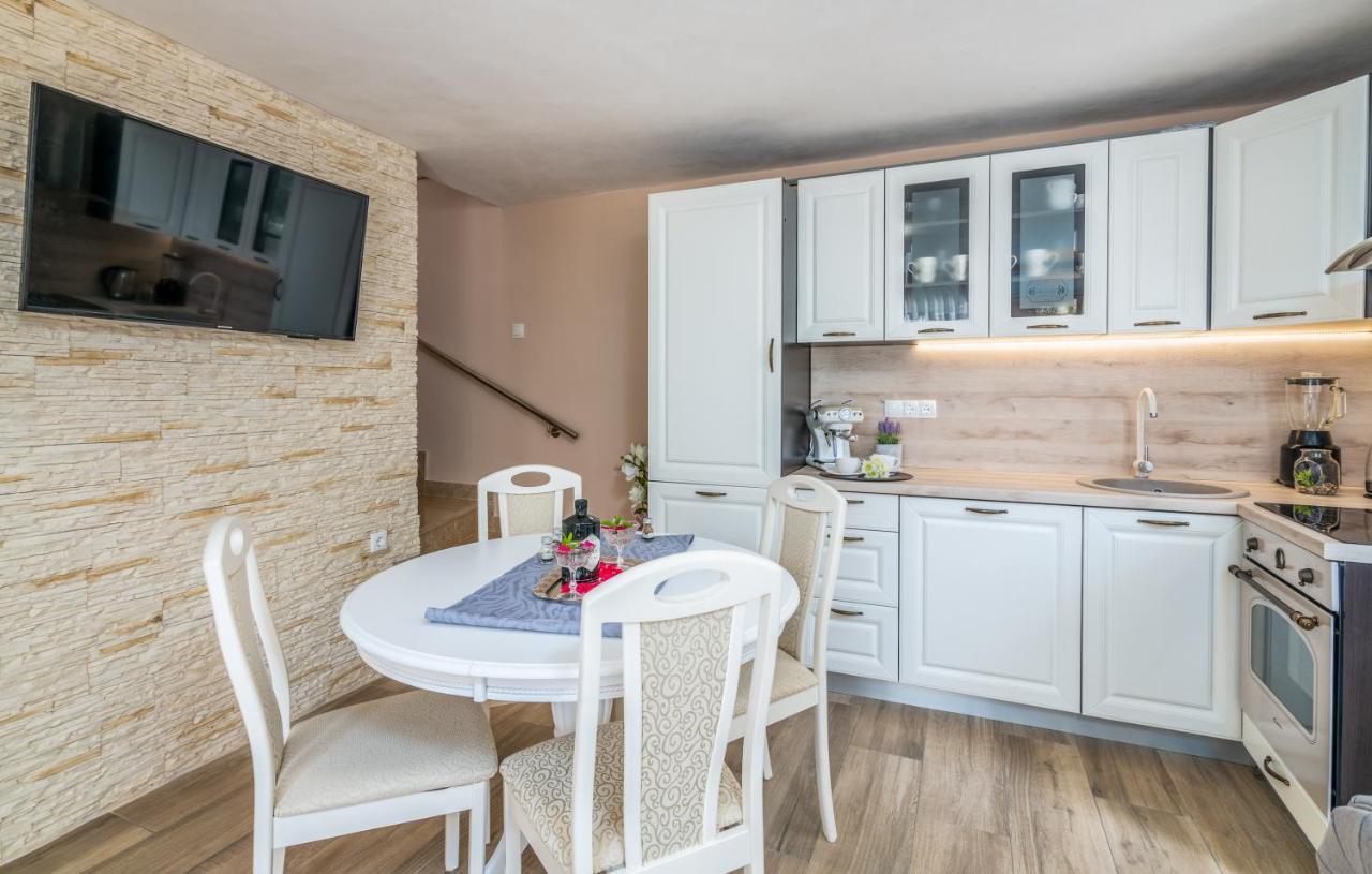Holiday House Serenity Малинска Екстериор снимка